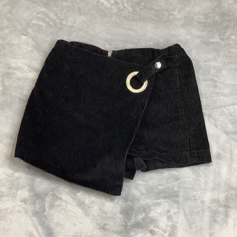 Forever 21 black skirt size:9/10 used once in perfect condition